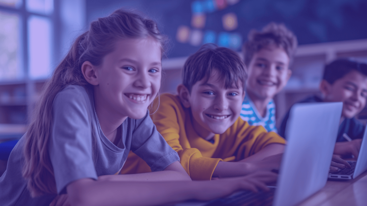 enfants qui codent sur ordinateurs